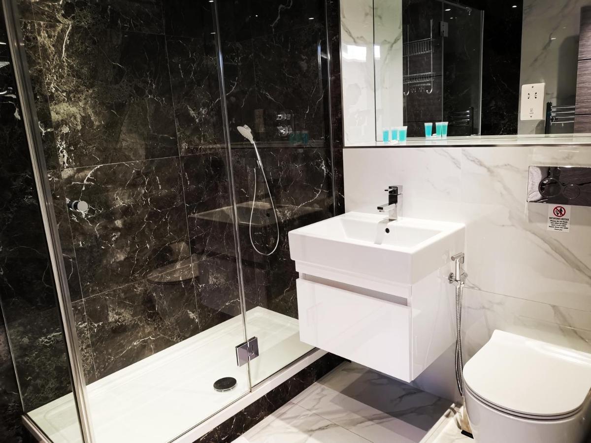 لندن City Prime Apartments المظهر الخارجي الصورة A modern bathroom