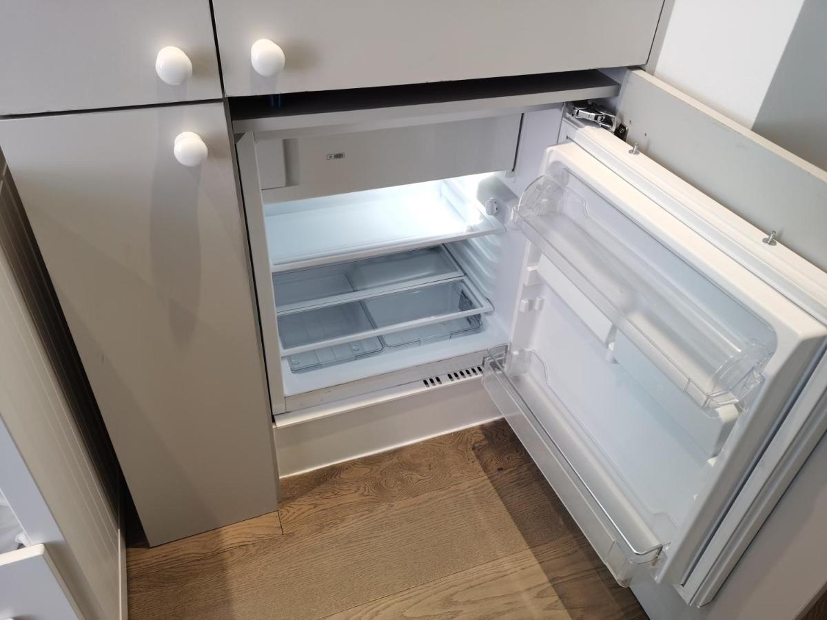لندن City Prime Apartments المظهر الخارجي الصورة A built-in freezer