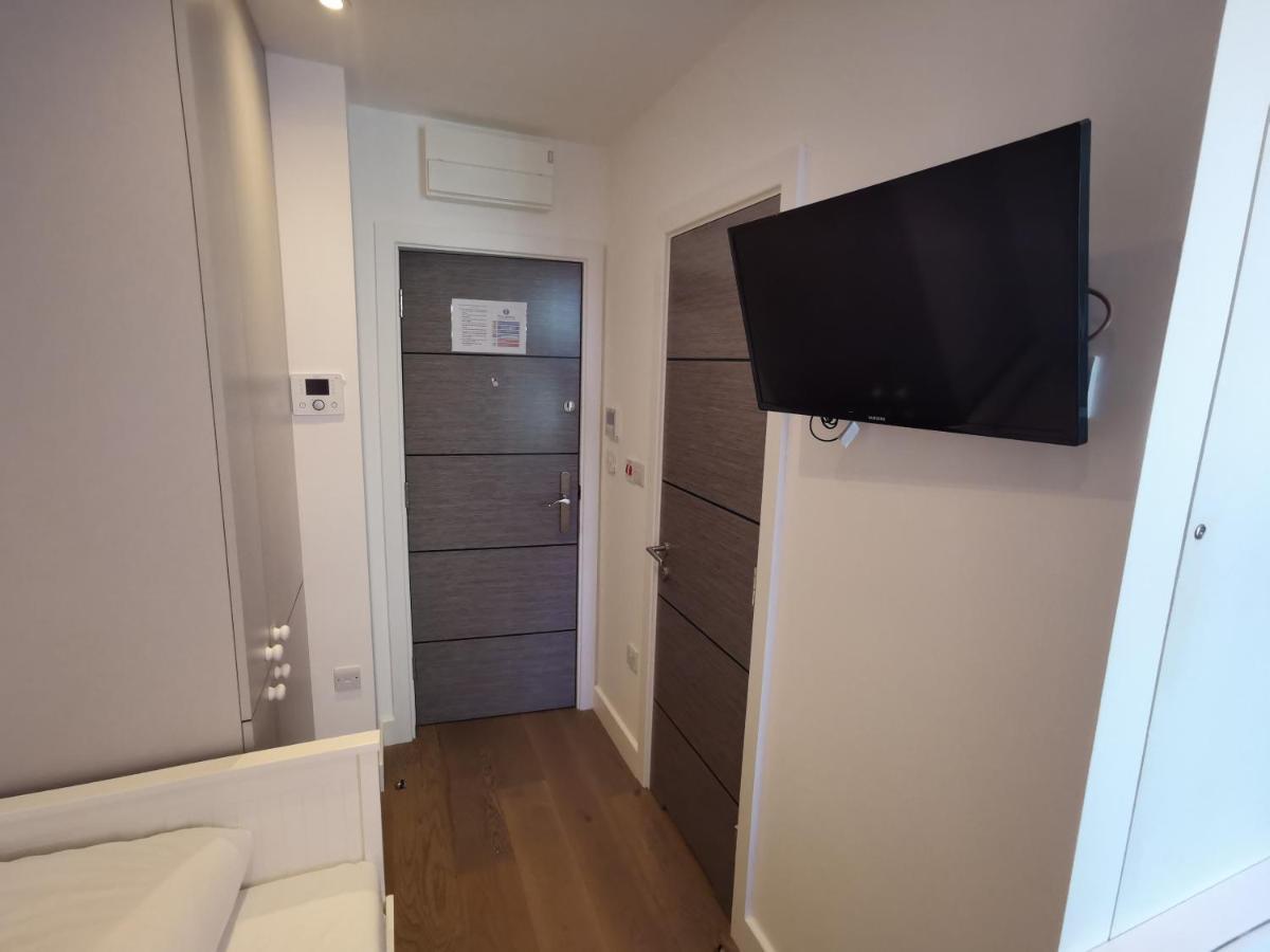 لندن City Prime Apartments المظهر الخارجي الصورة A typical studio apartment in the UK