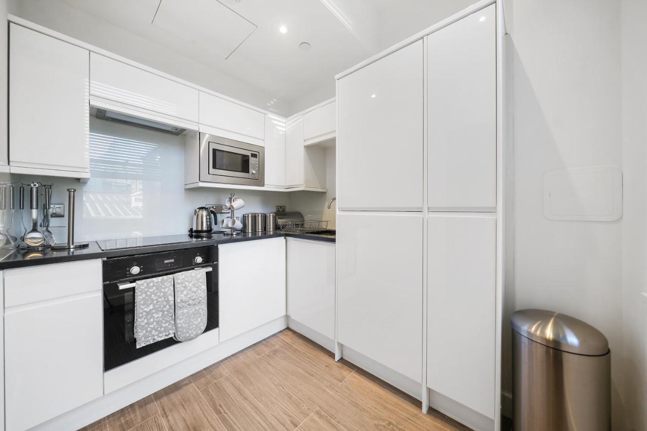 لندن City Prime Apartments المظهر الخارجي الصورة A typical kitchen in a serviced apartment