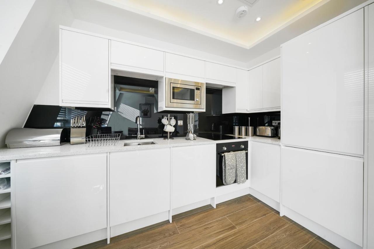 لندن City Prime Apartments المظهر الخارجي الصورة A modern kitchen